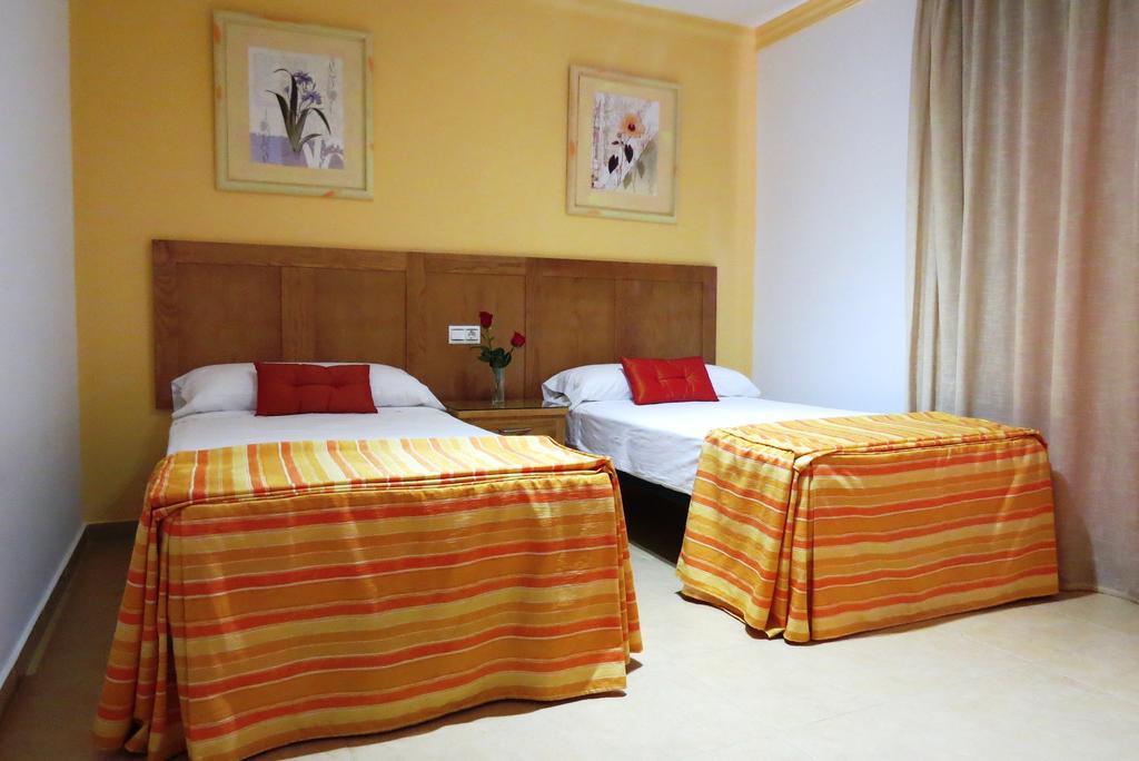 Apartamentos Turisticos Las Yucas Torre Del Mar Dış mekan fotoğraf