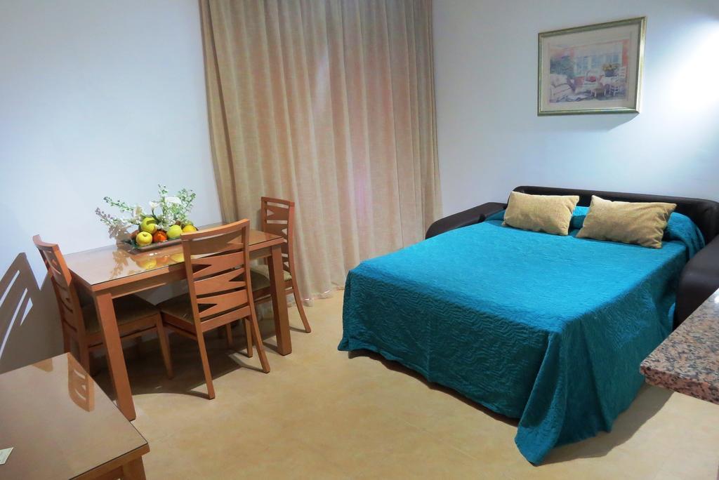 Apartamentos Turisticos Las Yucas Torre Del Mar Dış mekan fotoğraf