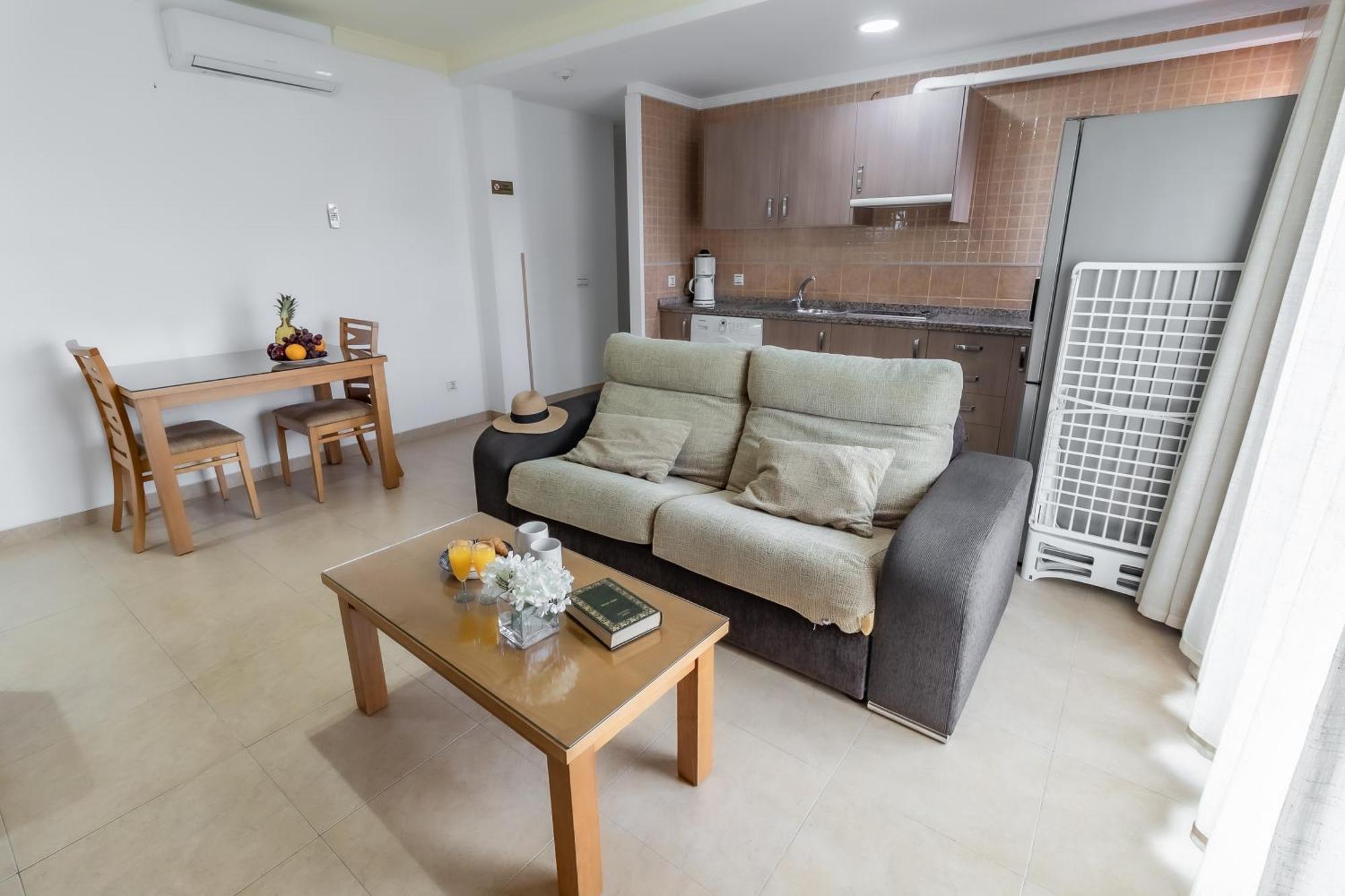 Apartamentos Turisticos Las Yucas Torre Del Mar Dış mekan fotoğraf