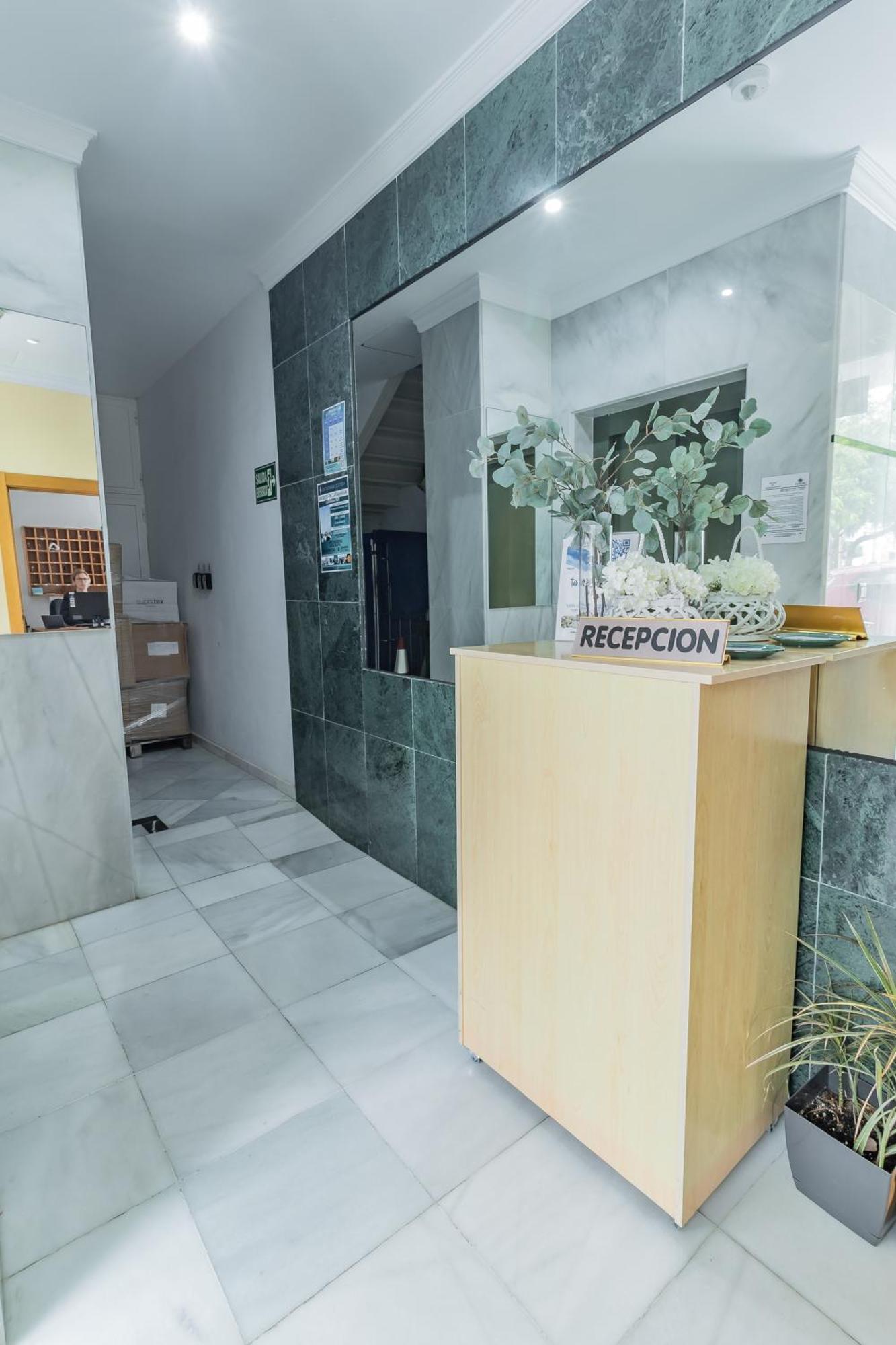 Apartamentos Turisticos Las Yucas Torre Del Mar Dış mekan fotoğraf